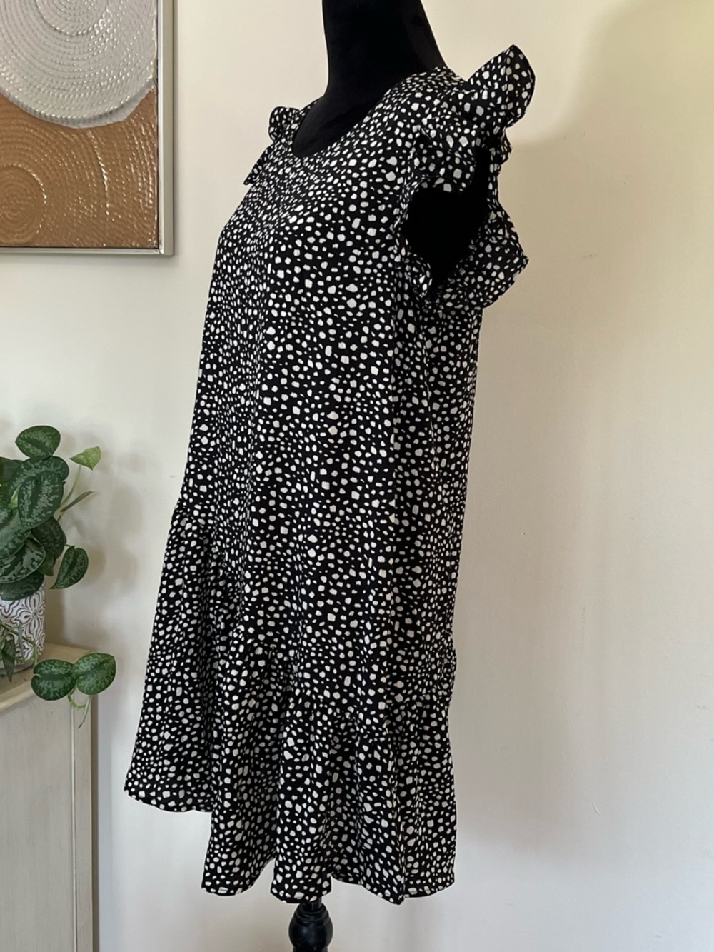 LA MIEL Black & White Ruffled Sleeve Babydoll Flowy Fit Dress NWT Size L - Picture 3 of 7
